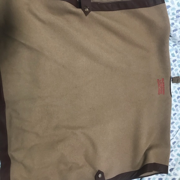 Burberry cape - Picture 1 of 5